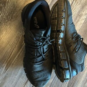 Men’s sports shoes